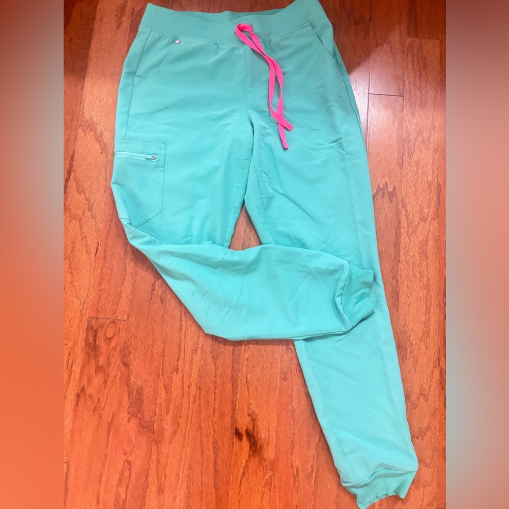 Surgical green figs joggers